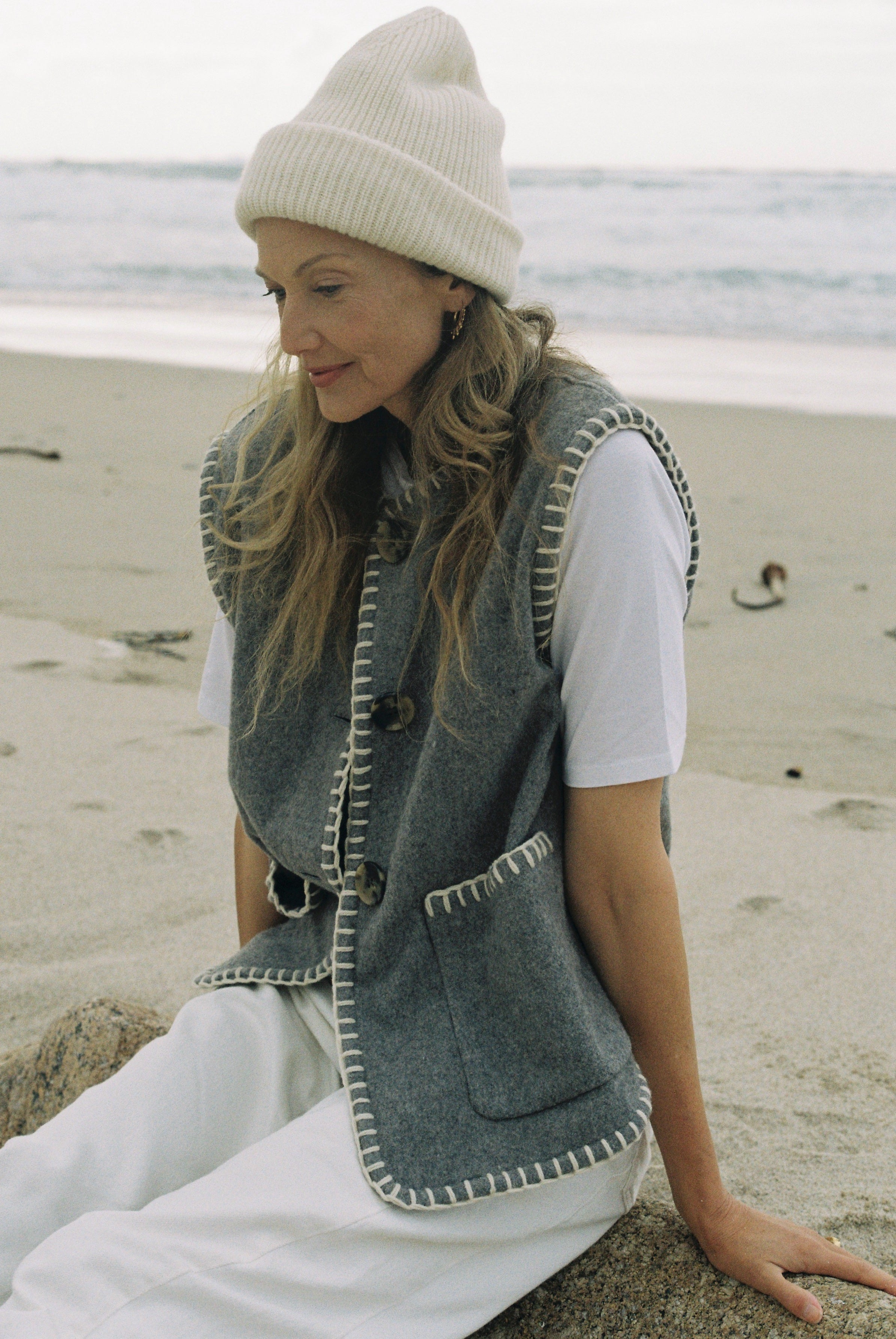 Frida Gilet - Grey Blanket Stitch