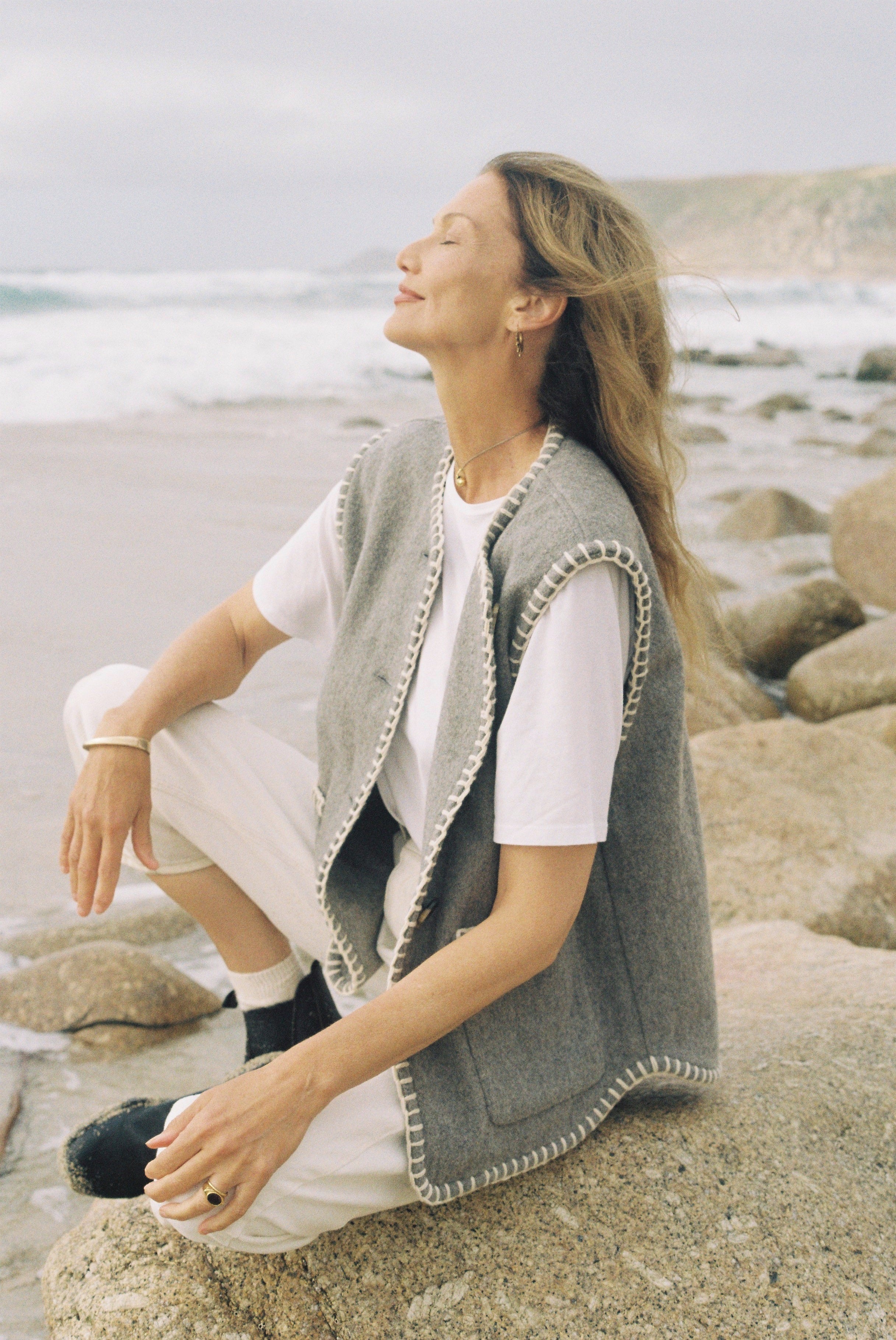 Frida Gilet - Grey Blanket Stitch