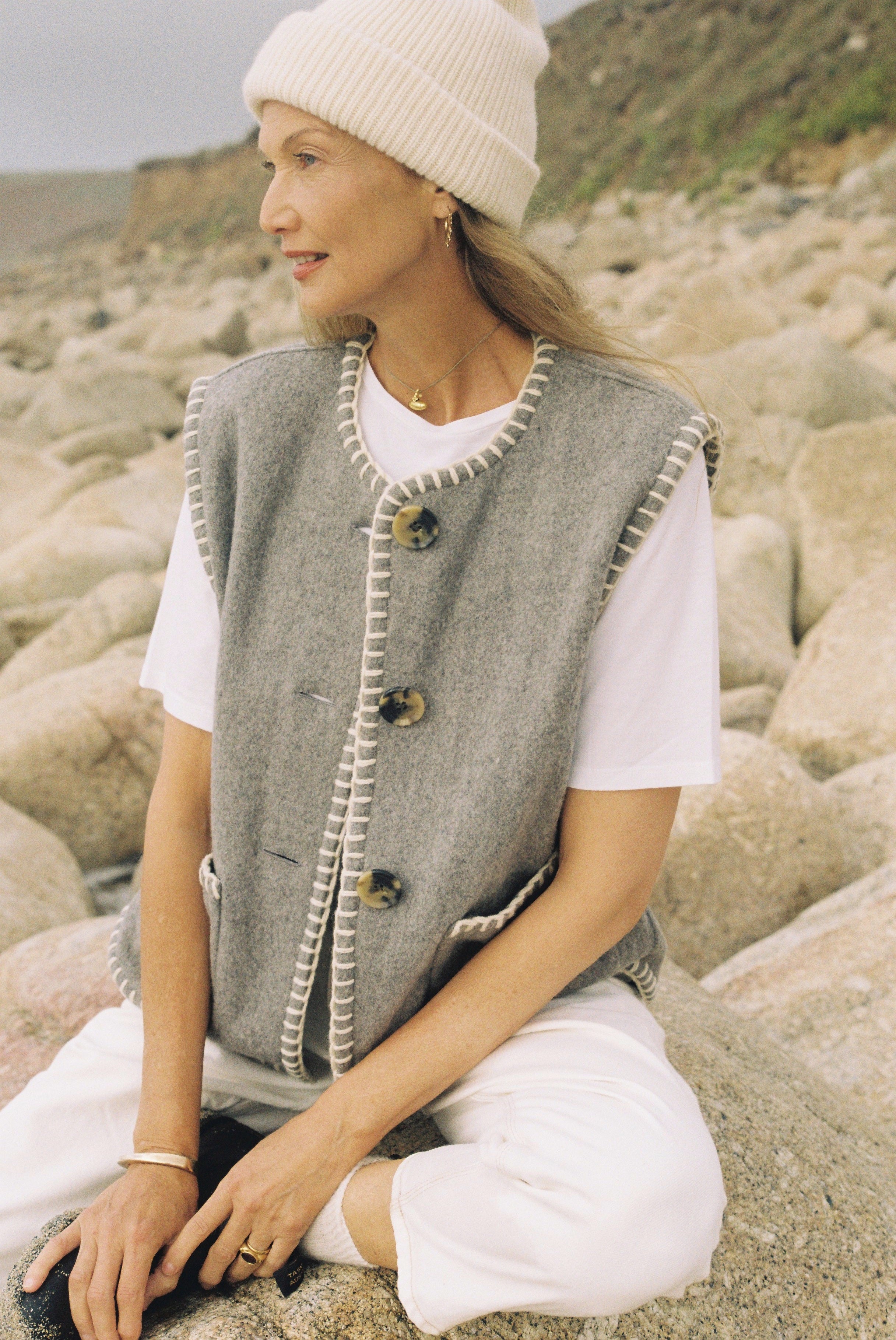 Frida Gilet - Grey Blanket Stitch