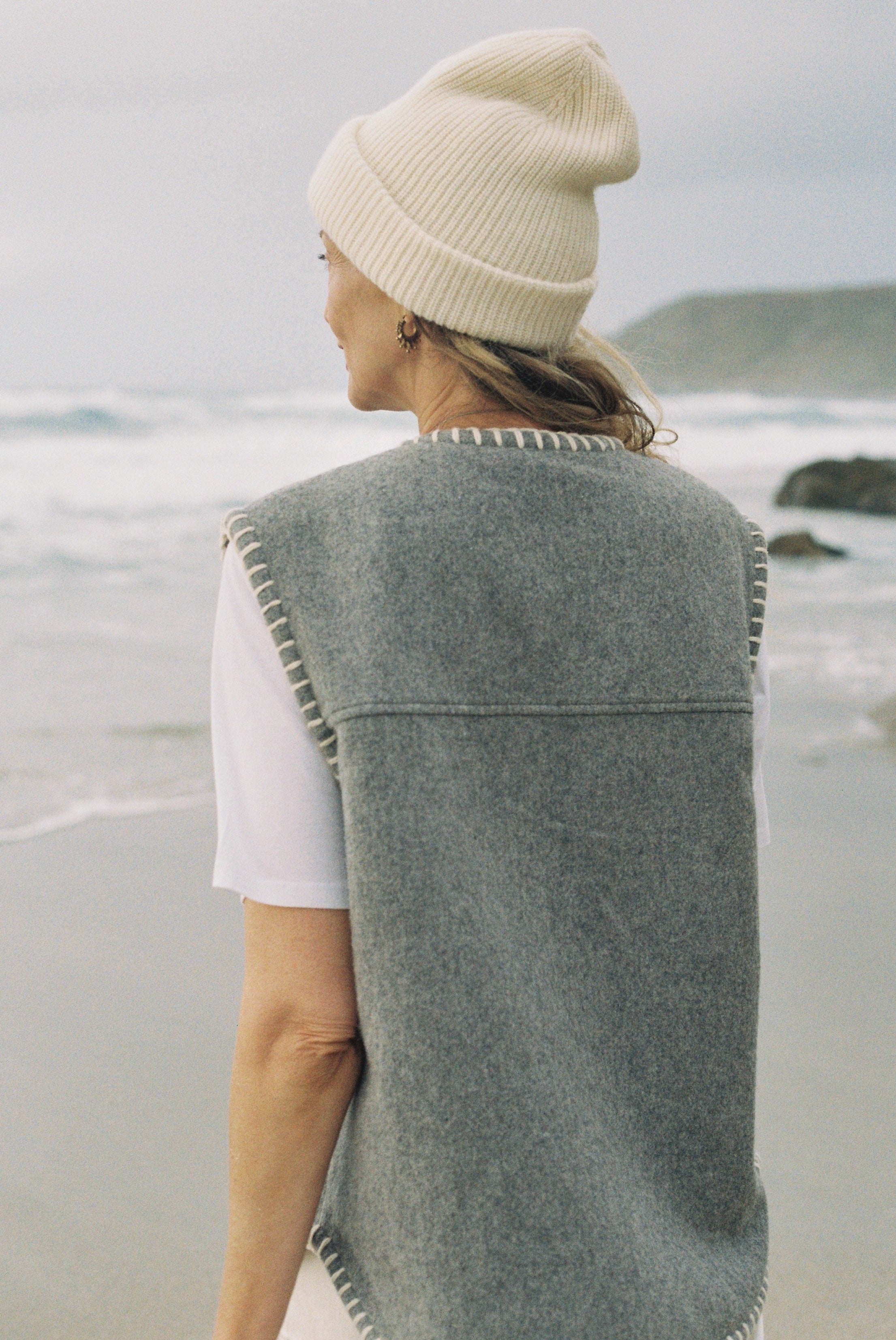 Frida Gilet - Grey Blanket Stitch