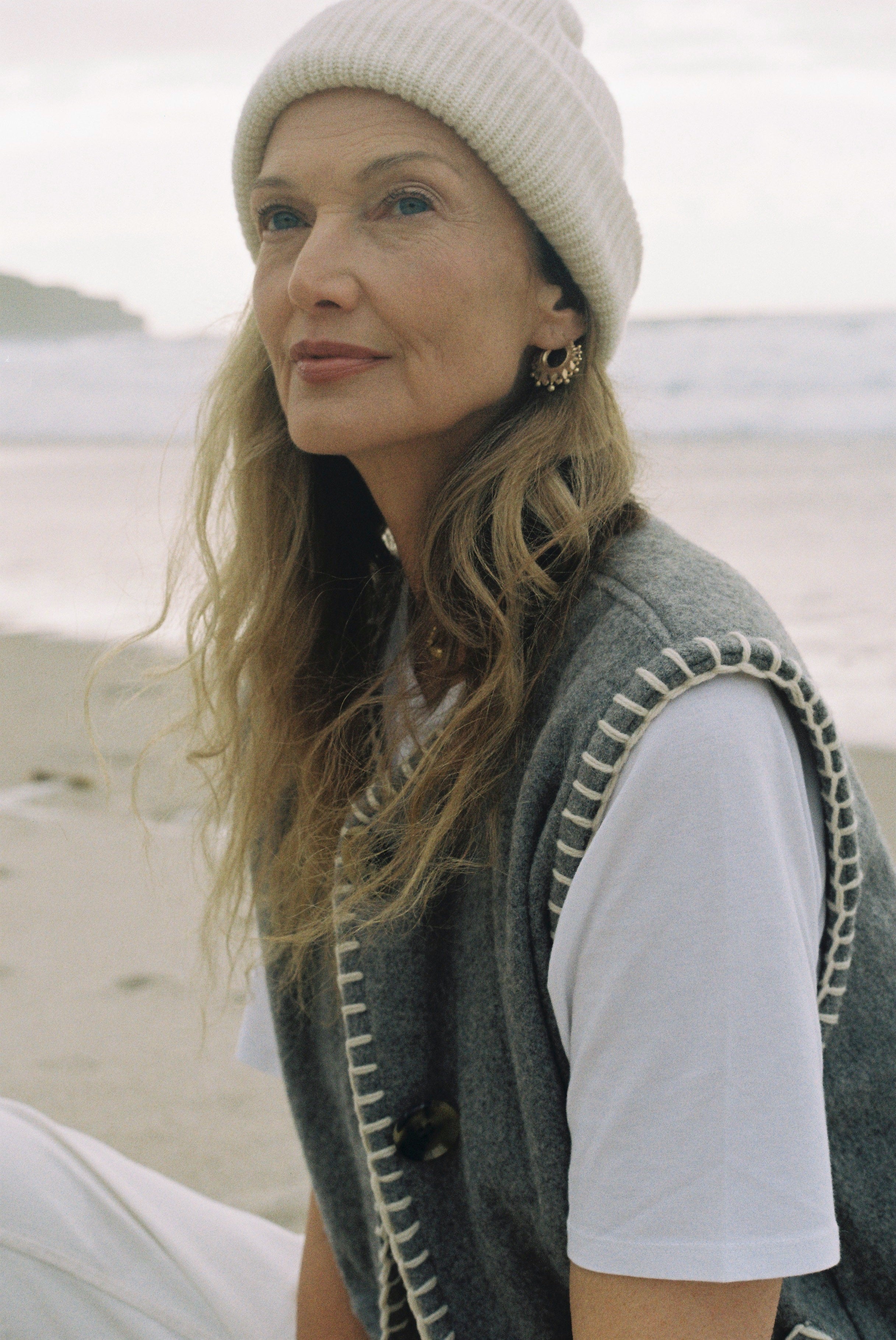 Frida Gilet - Grey Blanket Stitch